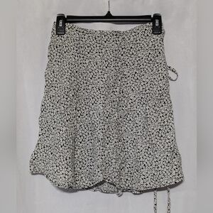 Switch USA Floral Black and White Side-Tie Skirt Size 11